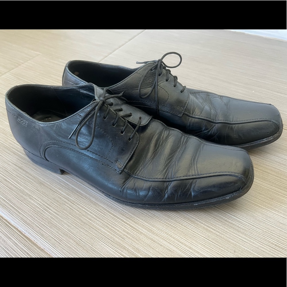 Used Hugo Boss men’s shoes black color size 9 US